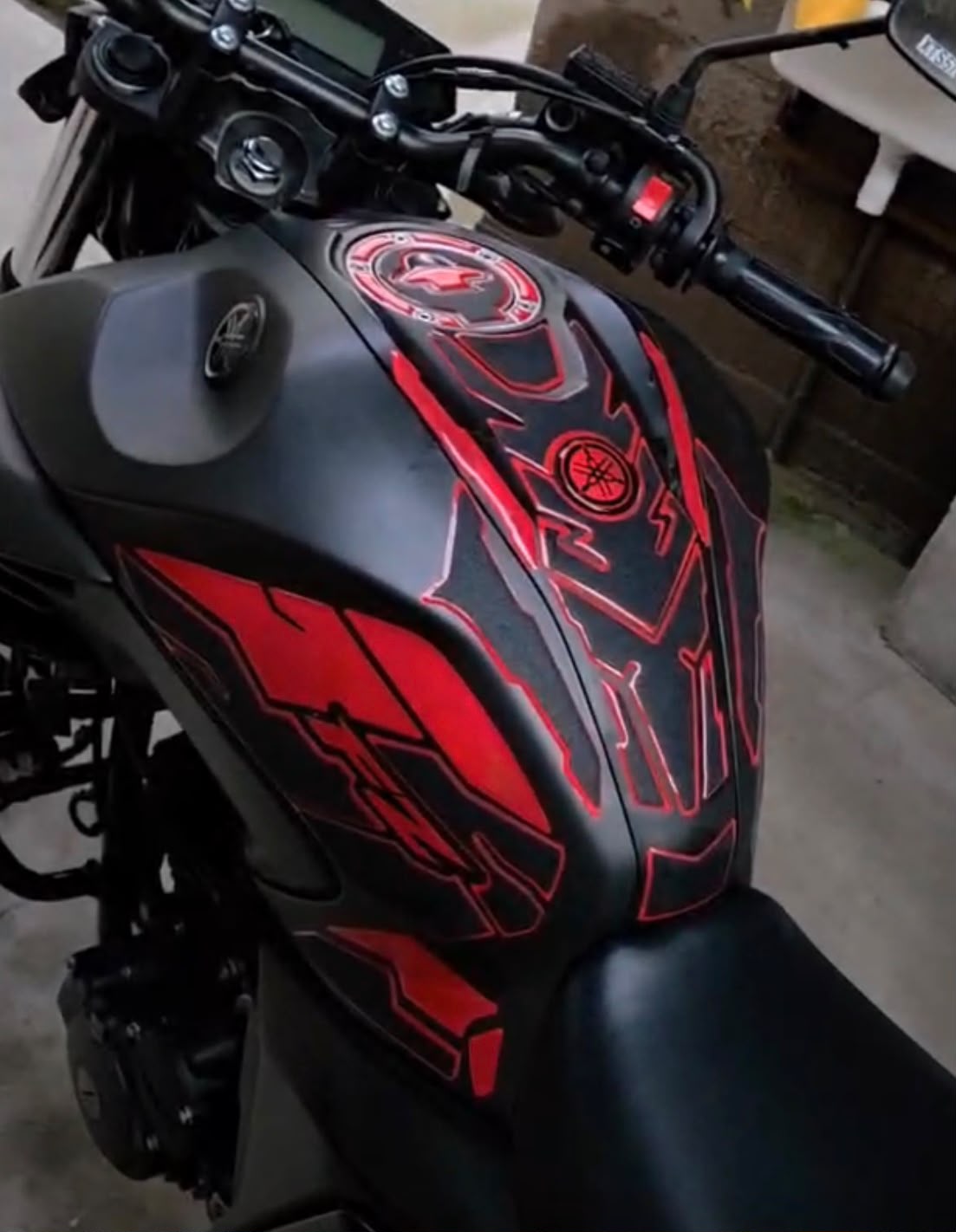 Kit Protector de tanque lija Escarchada FZ25